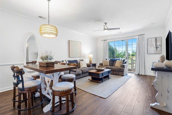 Interior - Relaxing Haven Retreat: 2 Bedroom Condo with Golf Course Views (North Myrtle Beach)