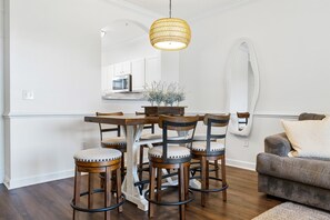 Dining - Relaxing Haven Retreat: 2 Bedroom Condo with Golf Course Views (North Myrtle Beach)