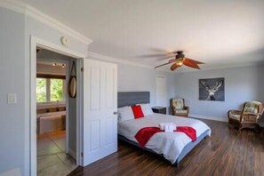 3 bedrooms, iron/ironing board, bed sheets - Hôtel à la maison - Domaine Du Lac-aux-Sables (Lac-aux-Sables)