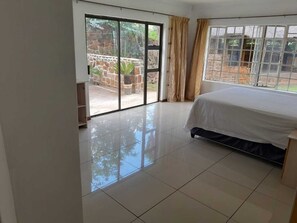 5 bedrooms, iron/ironing board, WiFi, bed sheets