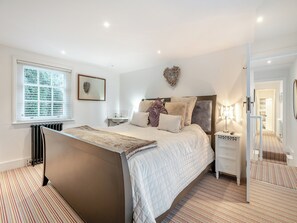 4 bedrooms, free WiFi, bed sheets - 4 bedroom accommodation in Mudeford, near Christchurch (Mudeford, near Christchurch)