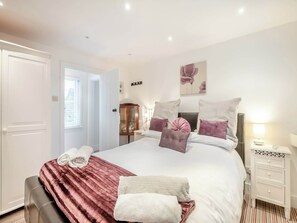 4 bedrooms, free WiFi, bed sheets - 4 bedroom accommodation in Mudeford, near Christchurch (Mudeford, near Christchurch)