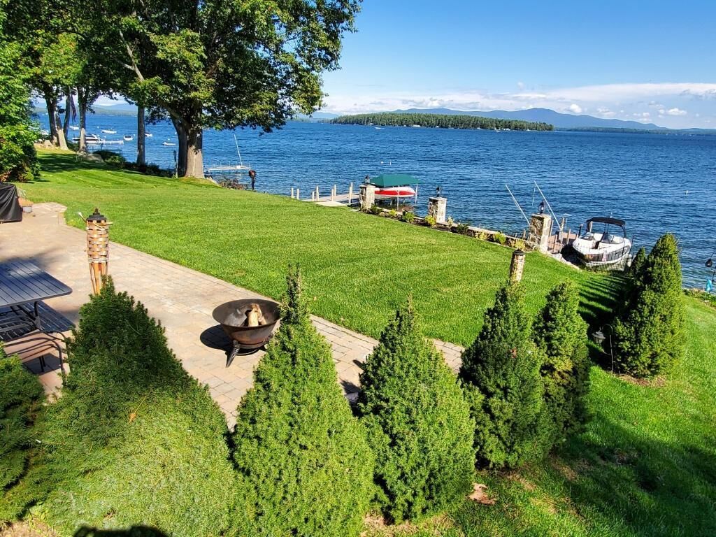 Beautiful Waterfront home located on Lake Winnipesaukee 
