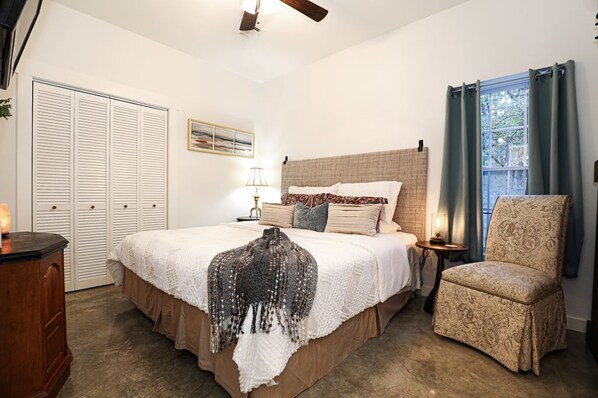 3 chambres, bureau, fer et planche à repasser, accès au Wi-Fi (inclus)