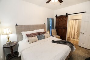 3 bedrooms, desk, iron/ironing board, free WiFi