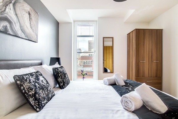 1 bedroom, desk, iron/ironing board, WiFi