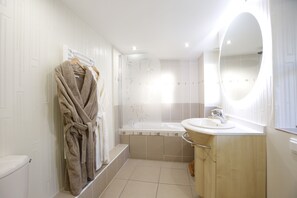 Deluxe Double Room, Ground Floor - LE CLOS SAINT LUBIN (Nainville les Roches)