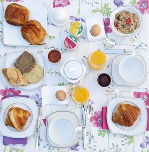Breakfast buffet - LE CLOS SAINT LUBIN (Nainville les Roches)