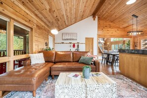 Smart TV, fireplace, table tennis - Private, ocean view cabin next to ONP; hot tub/game-room (Port Angeles)