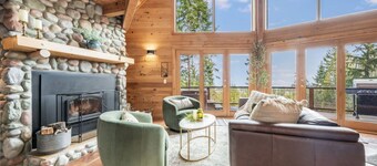 Private, ocean view cabin next to ONP; hot tub/game-room