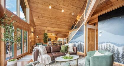 Private, ocean view cabin next to ONP; hot tub/game-room