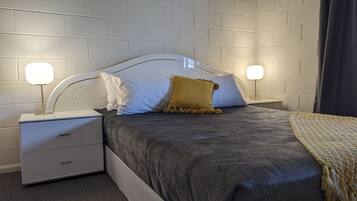 3 bedrooms, iron/ironing board, free WiFi, bed sheets