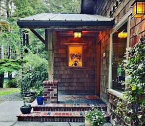 Exterior detail - Spacious HS w/Sauna-Game RM-Wifi-Basket Ball
Walk to Beach!
Gated- Private! (Port Orford)