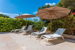 Terrace/patio - Villa "Paradis" with Sea View, Private Pool and Wi-Fi (les Issambres)