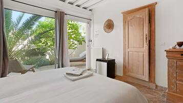 9 bedrooms, iron/ironing board, free WiFi, bed sheets