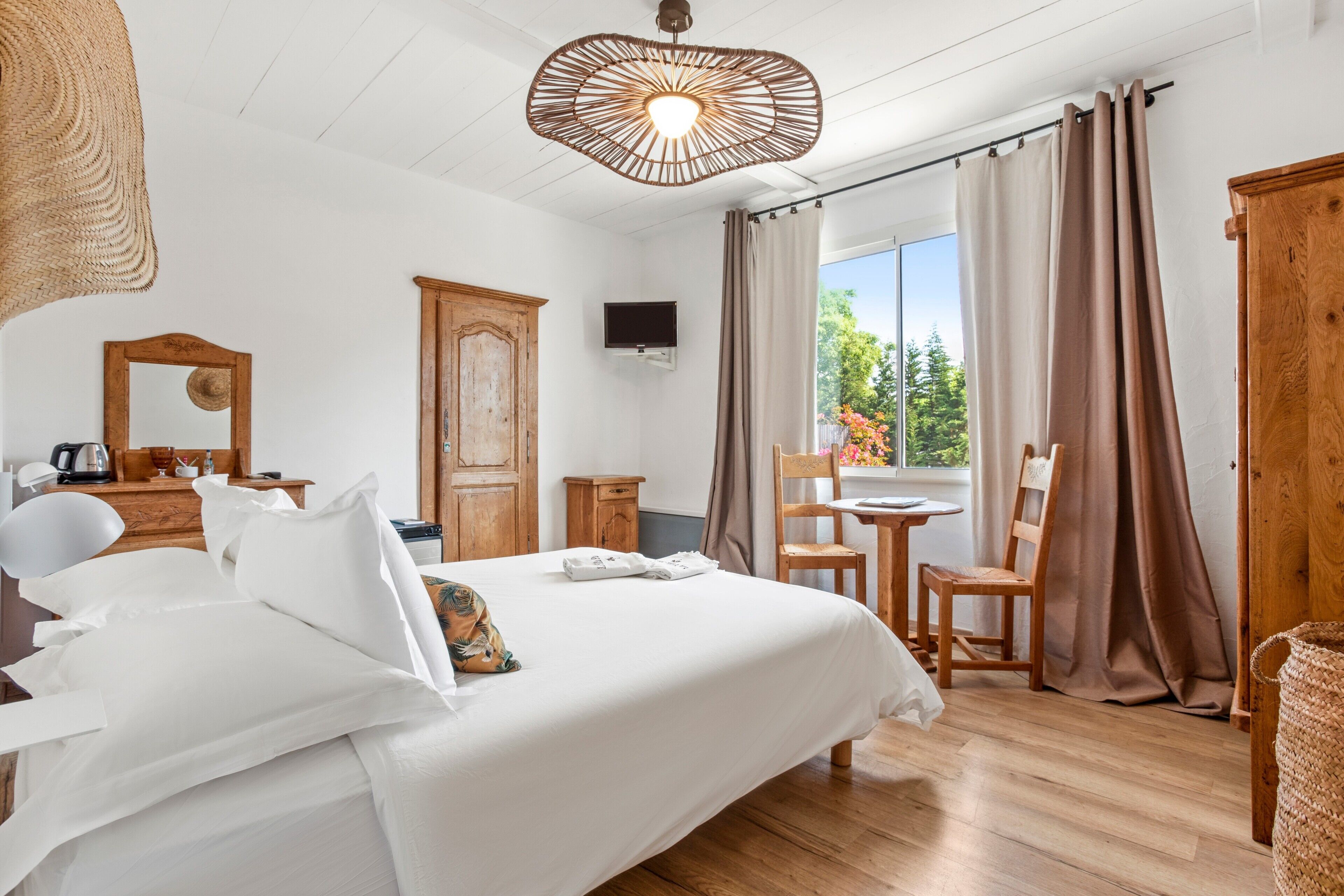 9 makuuhuonetta, silitysrauta/-lauta, ilmainen Wi-Fi, vuodevaatteet