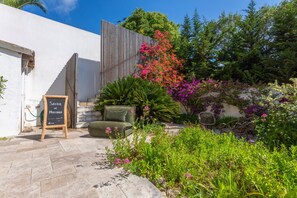 Terrace/patio - Villa "Paradis" with Sea View, Private Pool and Wi-Fi (les Issambres)