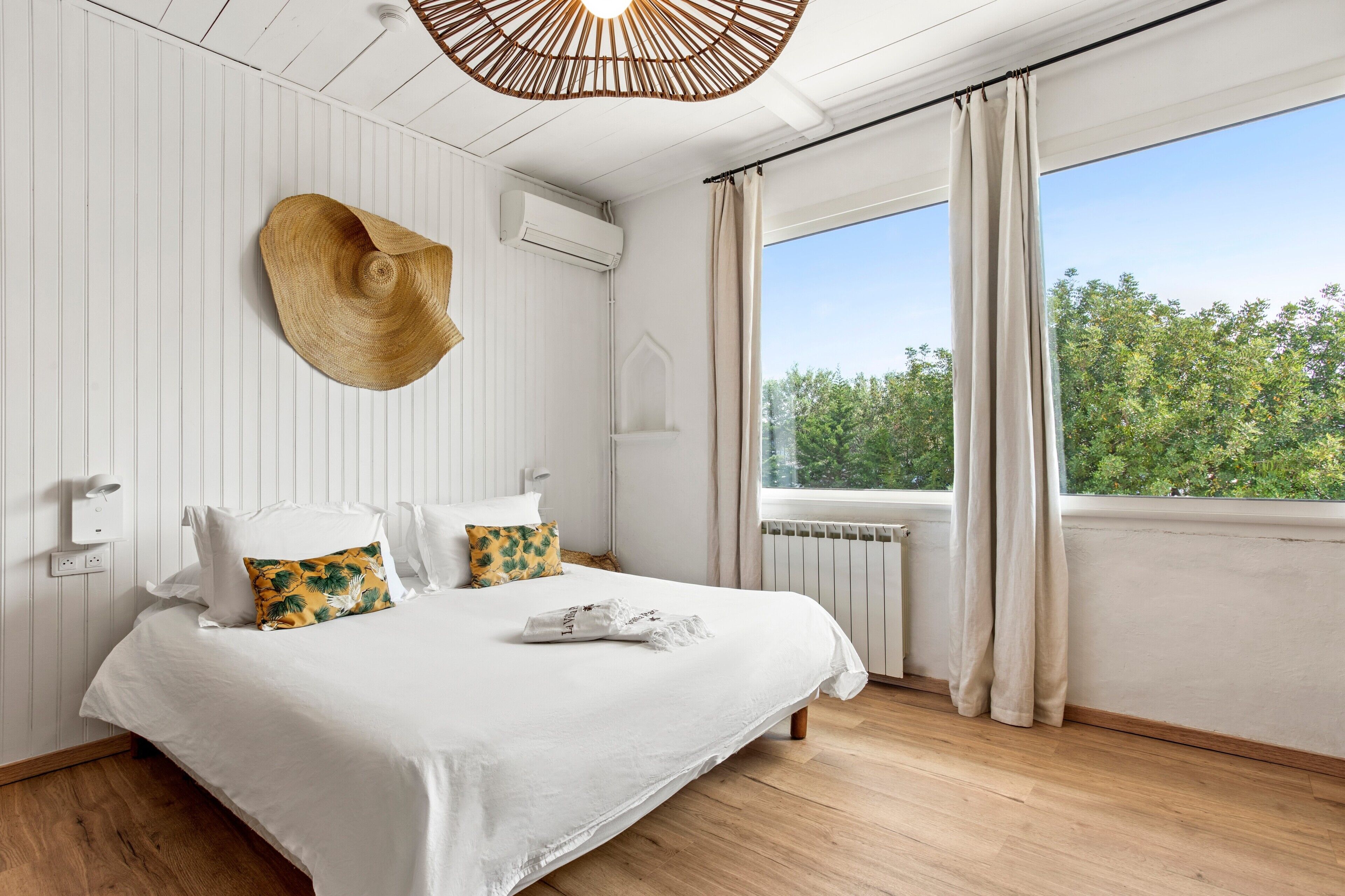 9 bedrooms, iron/ironing board, free WiFi, bed sheets