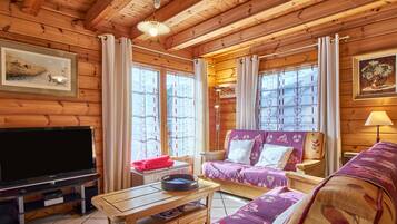 Televisie, een dvd-speler en een stereo