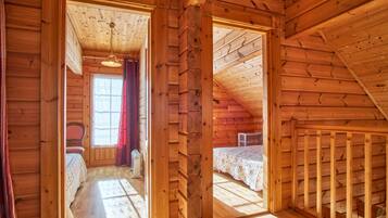 4 bedrooms, iron/ironing board, free WiFi