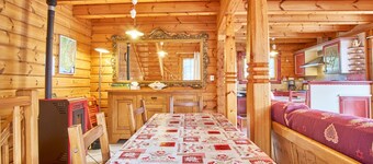 Chalet 'Le Serac' with Mountain View, Private Terrace and Wi-Fi