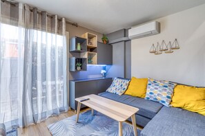 TV - 'Le Mas De La Mer' with Private Terrace, Wi-Fi, and Air Conditioning (Frontignan)