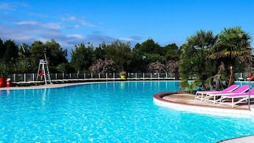 Inomhuspool och uppvärmd pool