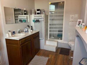 A bathroom with a sink, mirror, towel rack, and a shower with a glass door. - Holiday Home 'Le Gite Berguois' with Private Pool and Wi-Fi (Bergues)