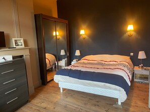 3 Schlafzimmer, Schreibtisch, Bügeleisen/Bügelbrett, kostenloses WLAN