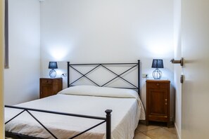 2 slaapkamers, een strijkplank/strijkijzer, beddengoed