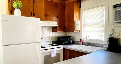 Cozy one bedroom across from the beach #2