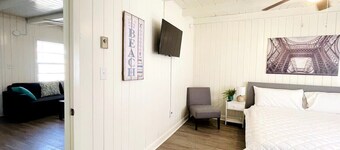 Cozy one bedroom across from the beach #2