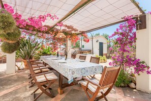 Outdoor dining - Villa 'Cas Moliner' with Mountain View, Wi-Fi and Air Conditioning (Palma de Mca)