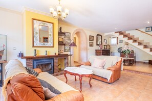 TV, fireplace, ping pong - Villa 'Cas Moliner' with Mountain View, Wi-Fi and Air Conditioning (Palma de Mca)