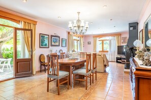 Dining - Villa 'Cas Moliner' with Mountain View, Wi-Fi and Air Conditioning (Palma de Mca)
