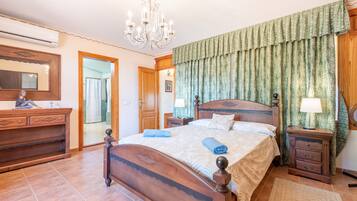 4 slaapkamers, een strijkplank/strijkijzer, gratis wifi, beddengoed