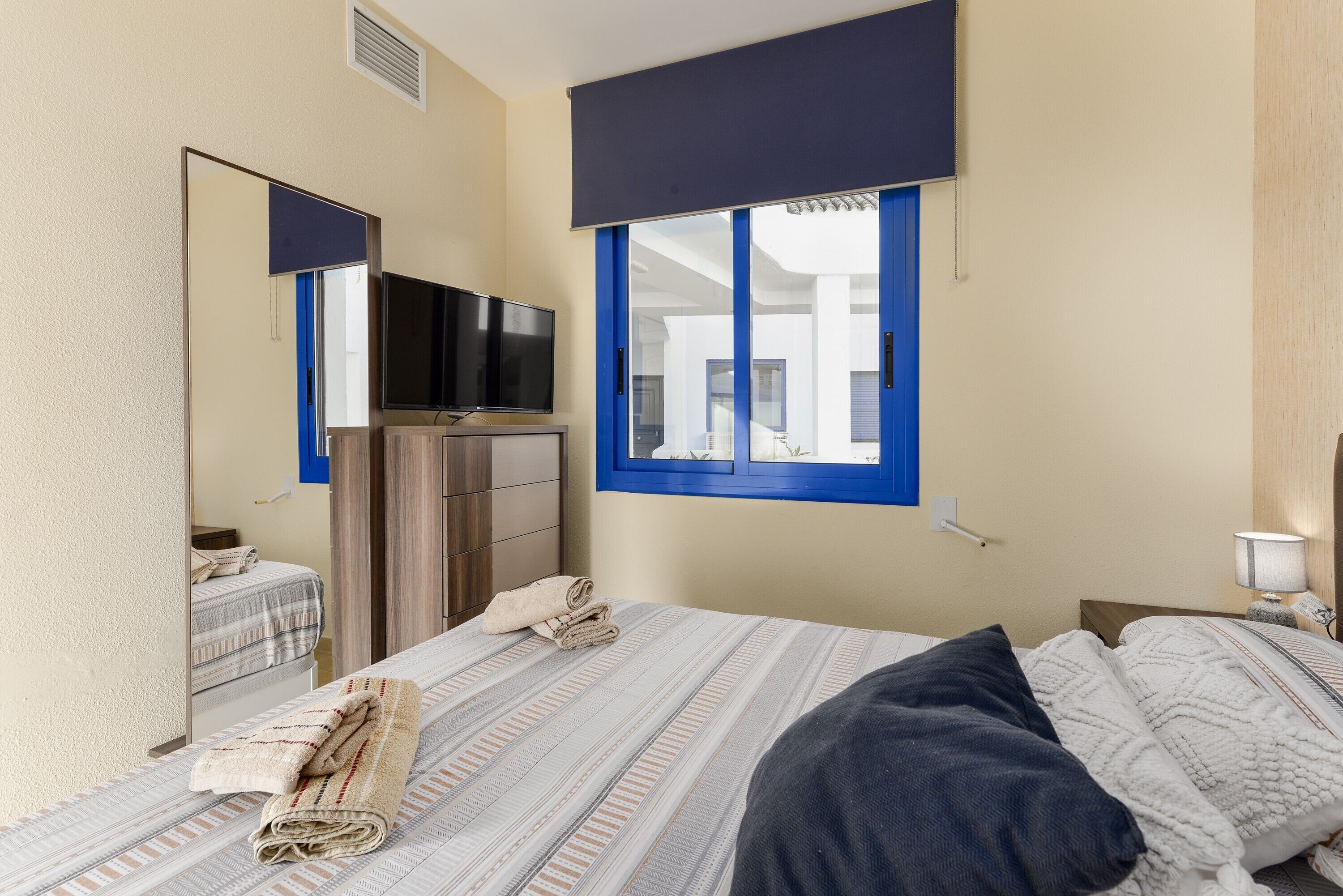 1 dormitorio, tabla de planchar con plancha, wifi gratis y ropa de cama