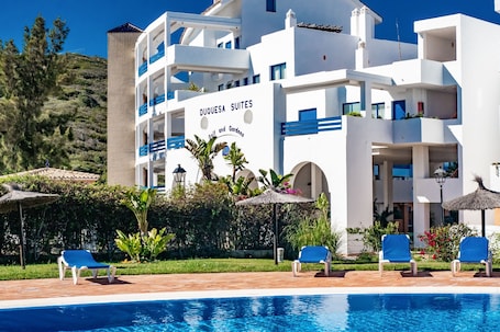 Pool. Holiday Apartment "El Hacho" with Sea View, Shared Pool & Wi-Fi