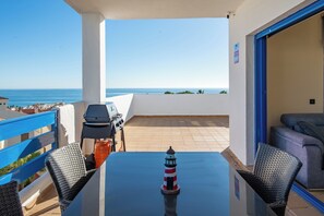 تناول الطعام بالخار�ج