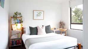3 bedrooms, desk, iron/ironing board, free WiFi