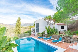 Pool - Villa 'Finca Rosalia' with Mountain Views, Private Pool and Wi-Fi (Cómpeta)