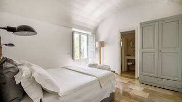 4 makuuhuonetta, silitysrauta/-lauta, ilmainen Wi-Fi