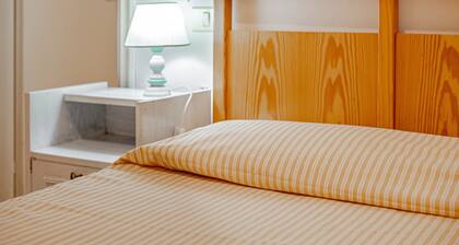 Apartment 'La Capannuccia D' with Sea View, Wi-Fi and Air Conditioning