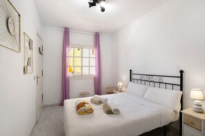 4 bedrooms, iron/ironing board, free WiFi, bed sheets - Eveas – Private Villa with Pool in Tenerife (Candelaria)