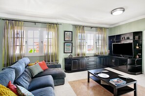 TV - Eveas – Private Villa with Pool in Tenerife (Candelaria)