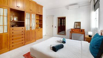 4 bedrooms, iron/ironing board, free WiFi, bed sheets