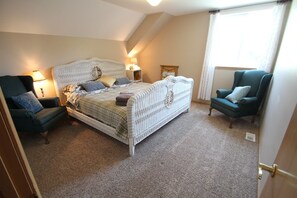 5 bedrooms, desk, iron/ironing board, travel cot