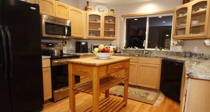 Alegria! Five Bedroom Colonial Style Home Conveniently Located! Pet Friendly!
