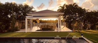 Maison Idéale Pour Déconnecter en Famille, Piscine, Cabane, à 5mn de la Plage