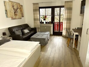 1 bedroom, in-room safe, desk, free WiFi